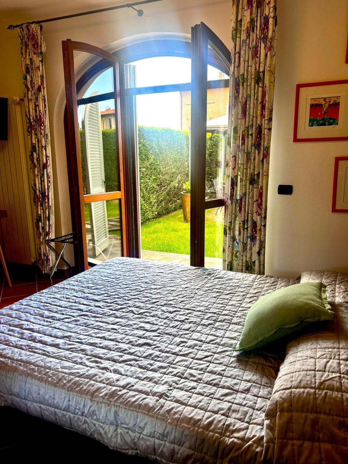 לינה וארוחת בוקר קסטלנואובו ברארדנגה Casa Paola Nel Chianti חדר תמונה